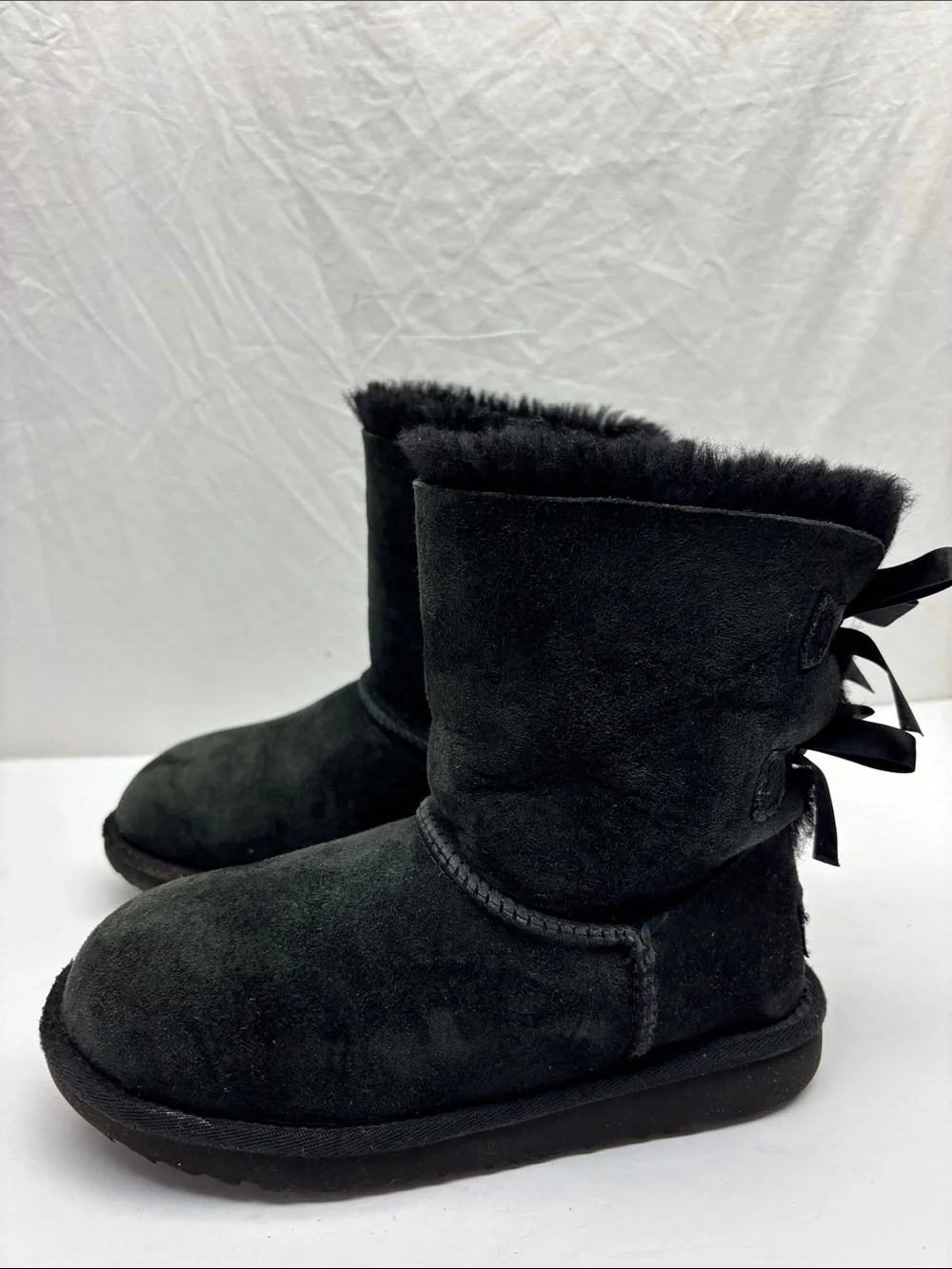 UGG Bailey Bows Boots, SZ 4 big girl, box 55